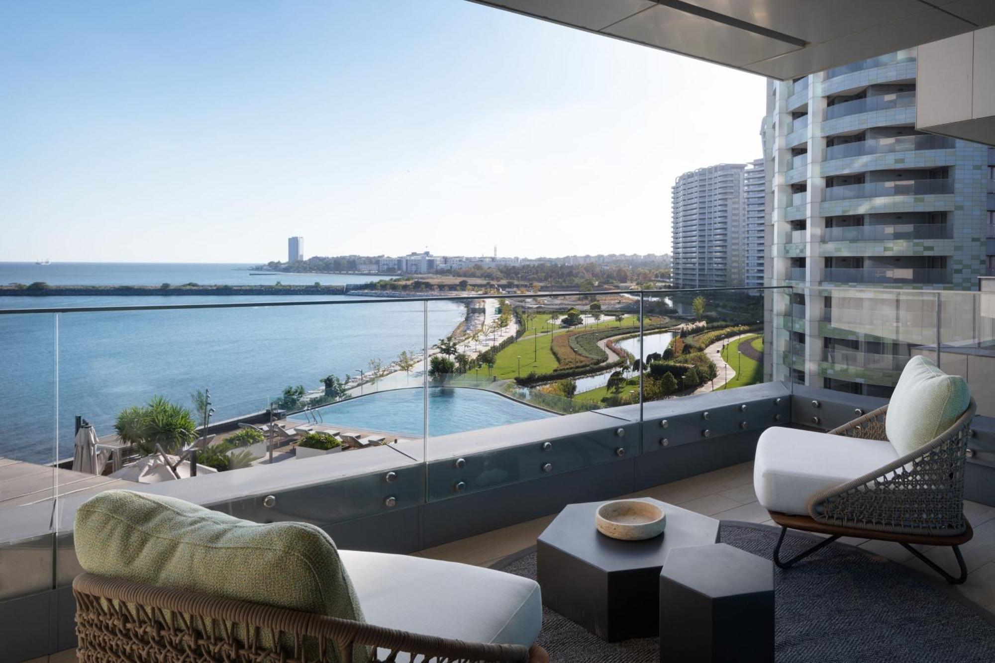 Jw Marriott Hotel Istanbul Marmara Sea Exterior foto View from the balcony of a residential apartment