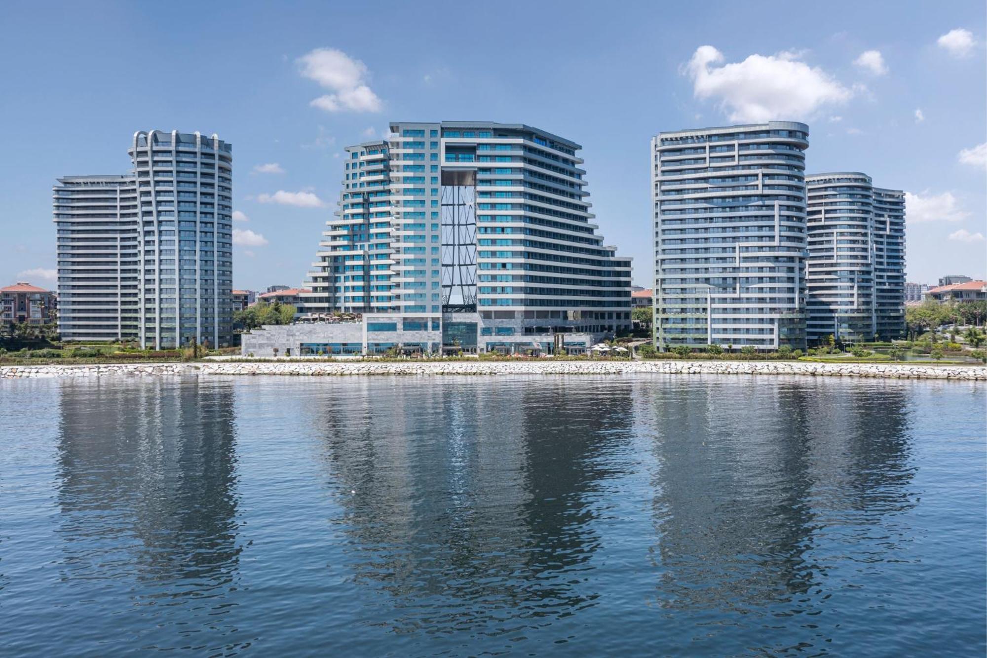 Jw Marriott Hotel Istanbul Marmara Sea Exterior foto Residential complex in Port of Varna East
