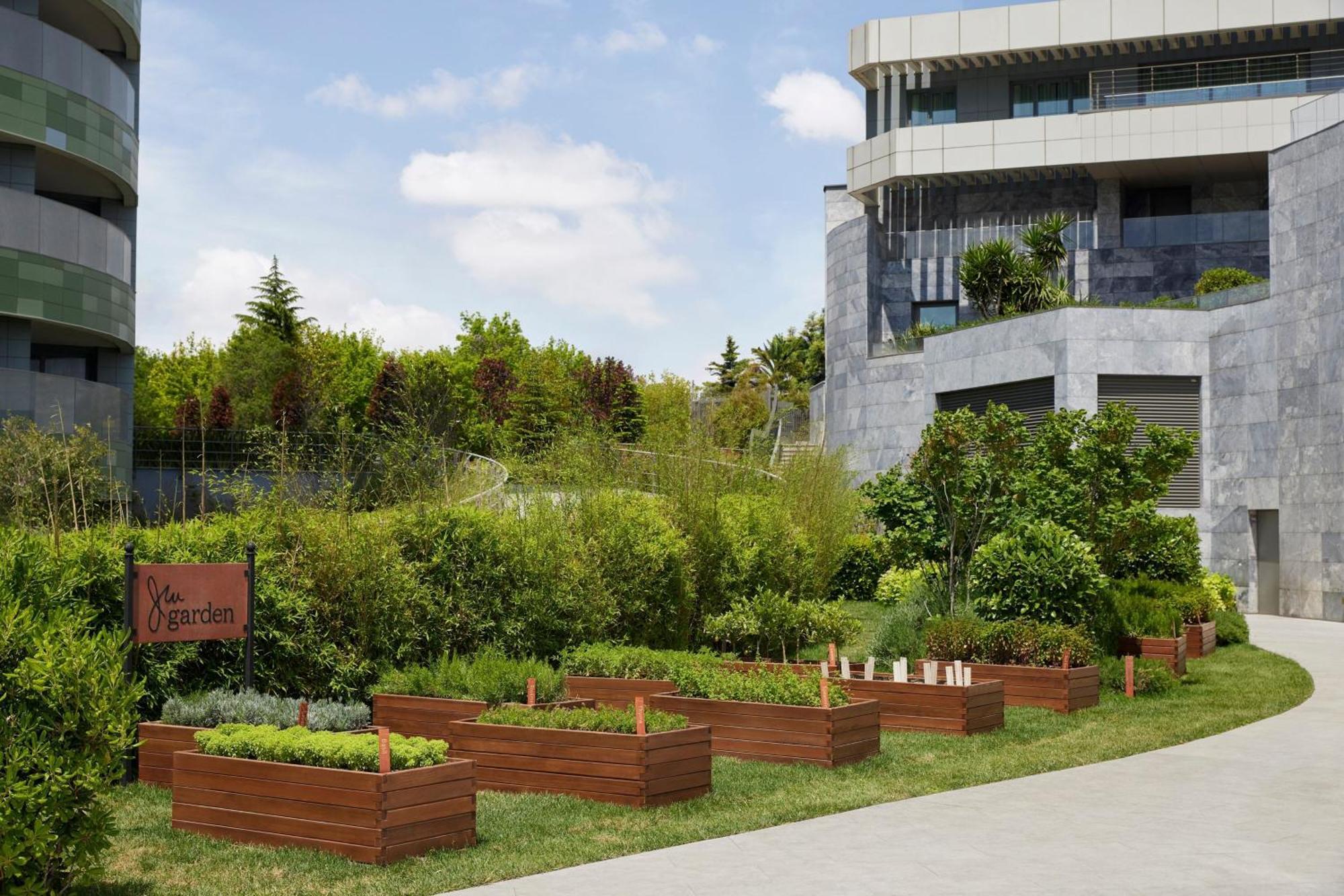 Jw Marriott Hotel Istanbul Marmara Sea Exterior foto The Kitchen Garden