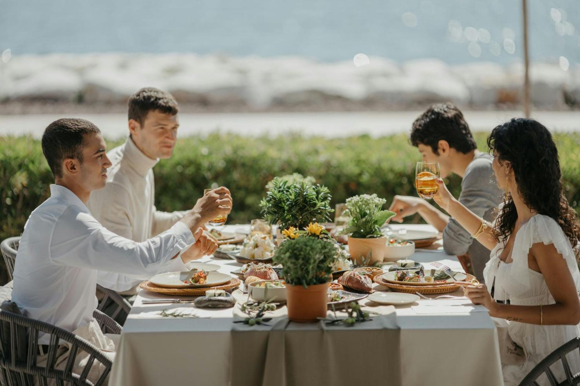 Jw Marriott Hotel Istanbul Marmara Sea Exterior foto A dinner party